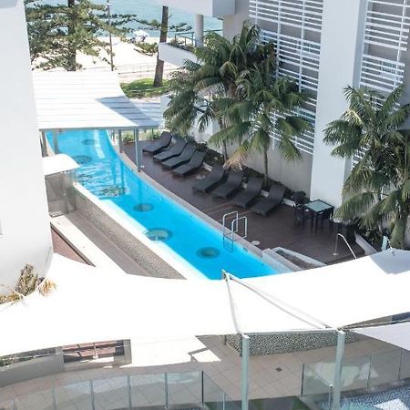 Rumba Beach Resort Caloundra Zewnętrze zdjęcie The pool at the hotel