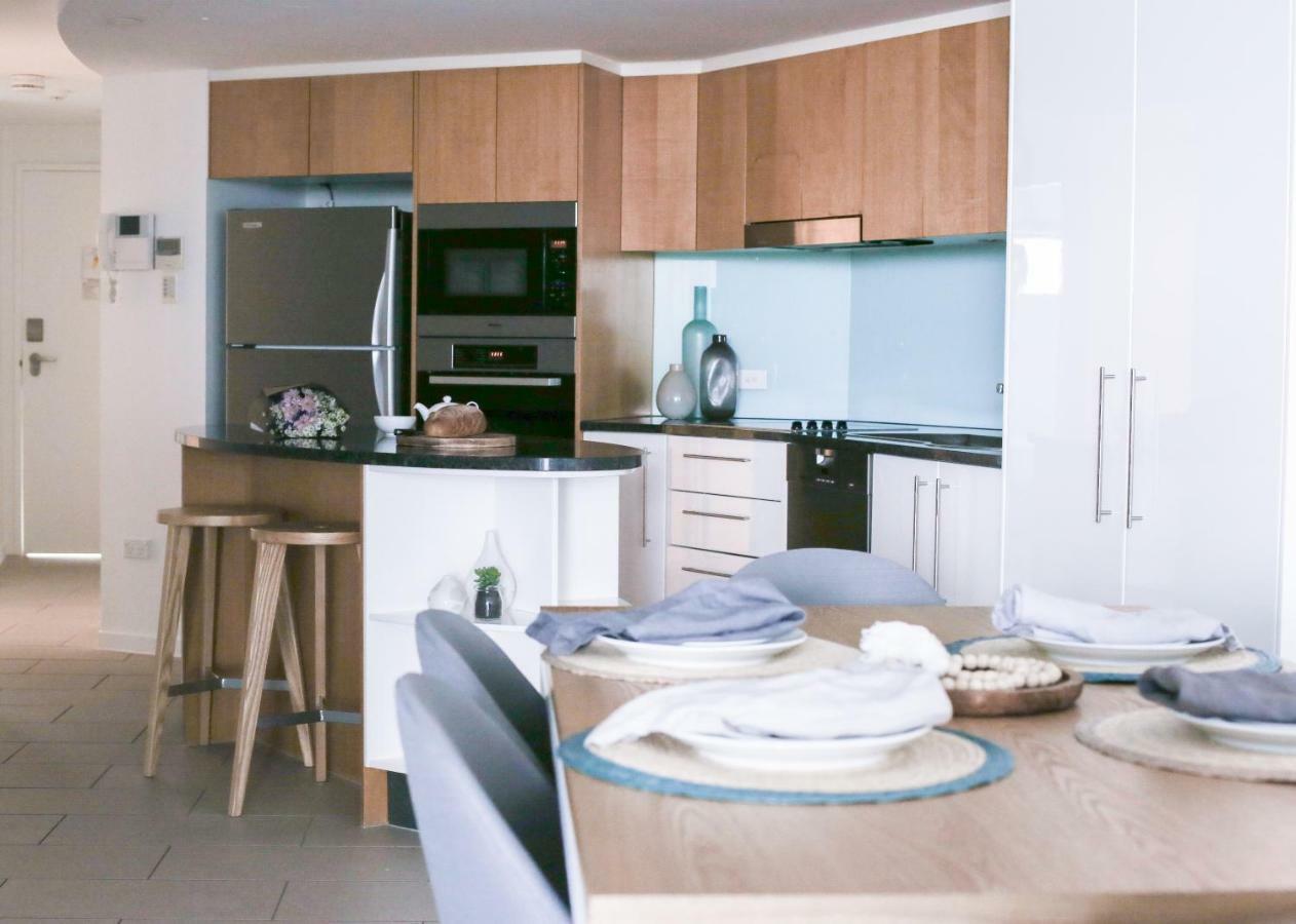 Rumba Beach Resort Caloundra Zewnętrze zdjęcie A kitchen in a typical apartment